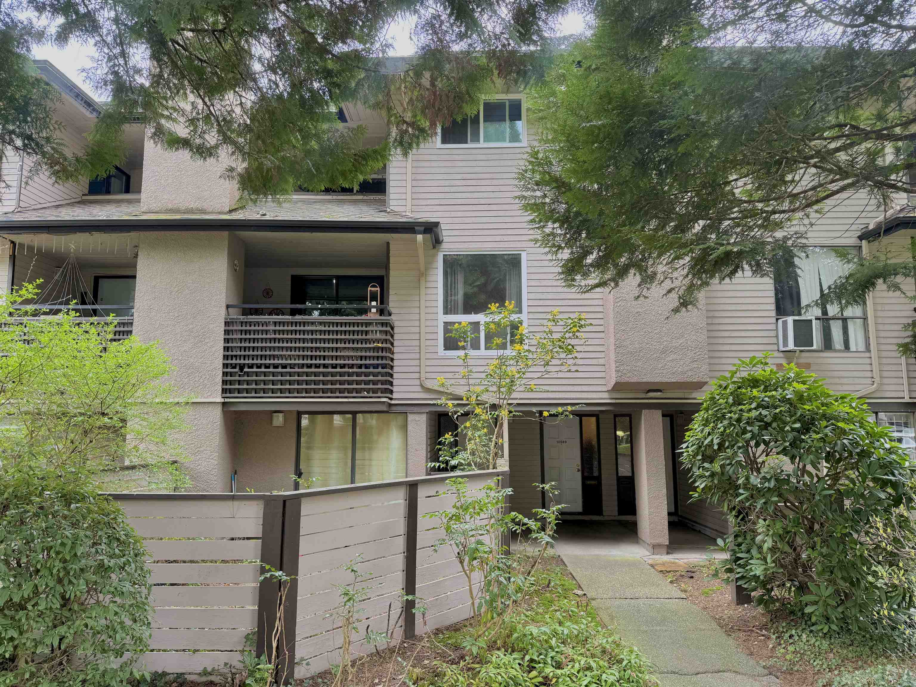 10589 Holly Park Lane, Surrey, BC, V3R 6X8