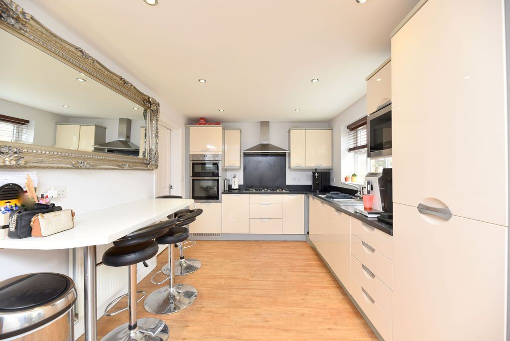 Additional image 4 of 5 bed detached house for saleDevon Drive, Biggleswade SG18