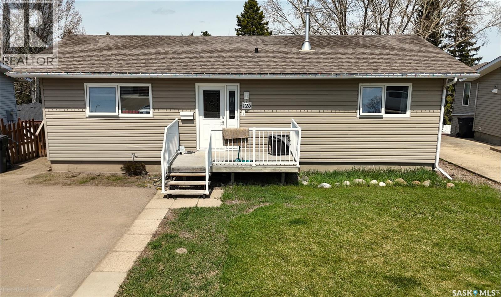 123 Burke CRESCENT