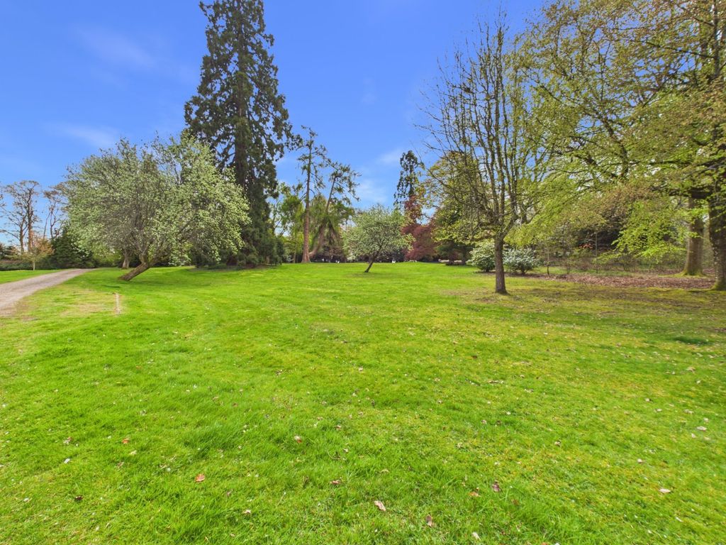 Additional image 20 of 3 bed flat for saleMissenden Road, Amersham, Buckinghamshire HP7
