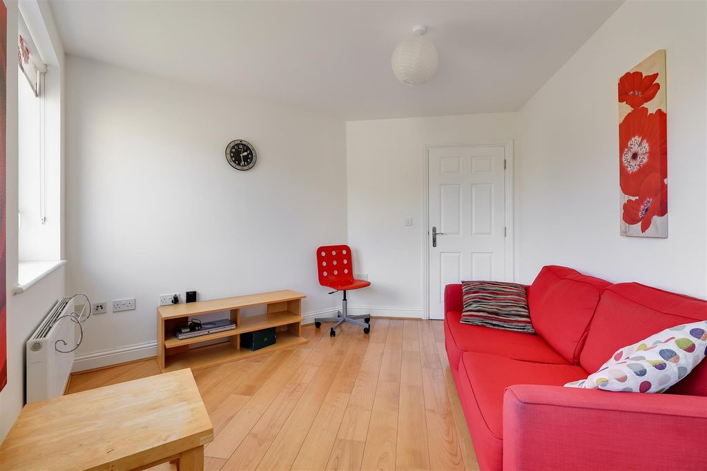 1 bed flat for saleWoodhead Drive, Cambridge CB4 photo 4