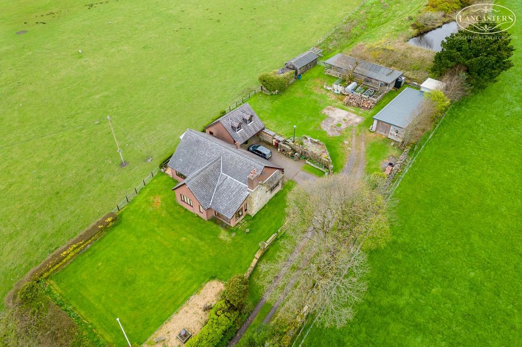4 bed farmhouse for saleShepherds Drive, Horwich, Bolton BL6