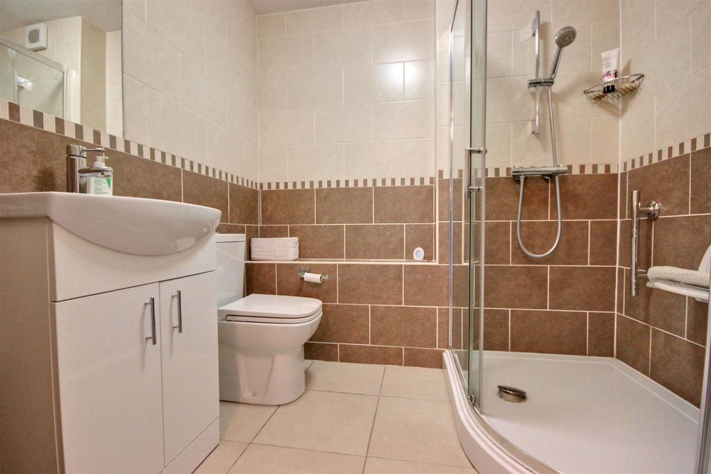 Additional image 4 of 2 bed flat for saleTudor Court, Beverley Road, Willerby, Hull HU10