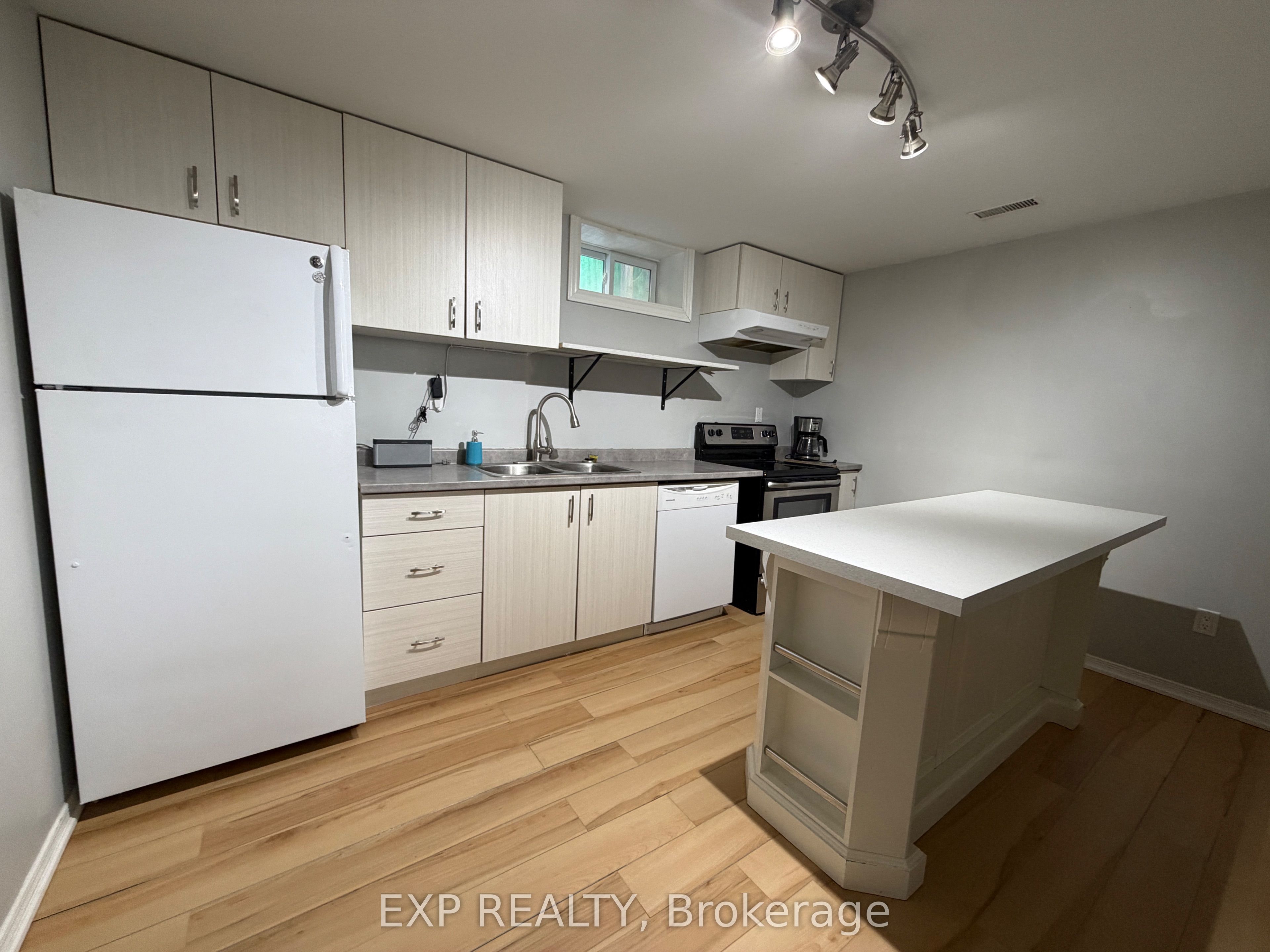 Additional image 5 of Lower-73 Roxborough Road, Newmarket, ON, L3Y 3L1