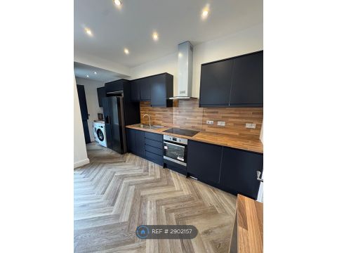 Kensington Avenue, Manchester M14, Room to rent