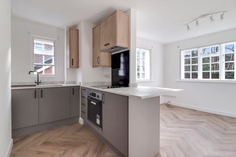 1 bed flat for saleHawkesworth Drive, Bagshot GU19