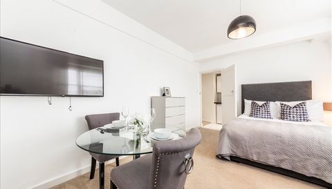 Hill Street, London W1J, Studio to rent