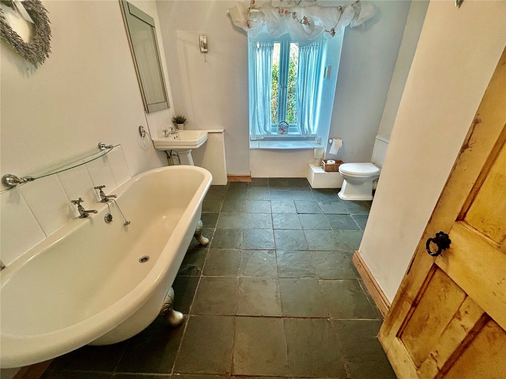 3 bed barn conversion for saleMynydd Bodafon, Llannerch-Y-Medd, Isle Of Anglesey LL71 photo 5