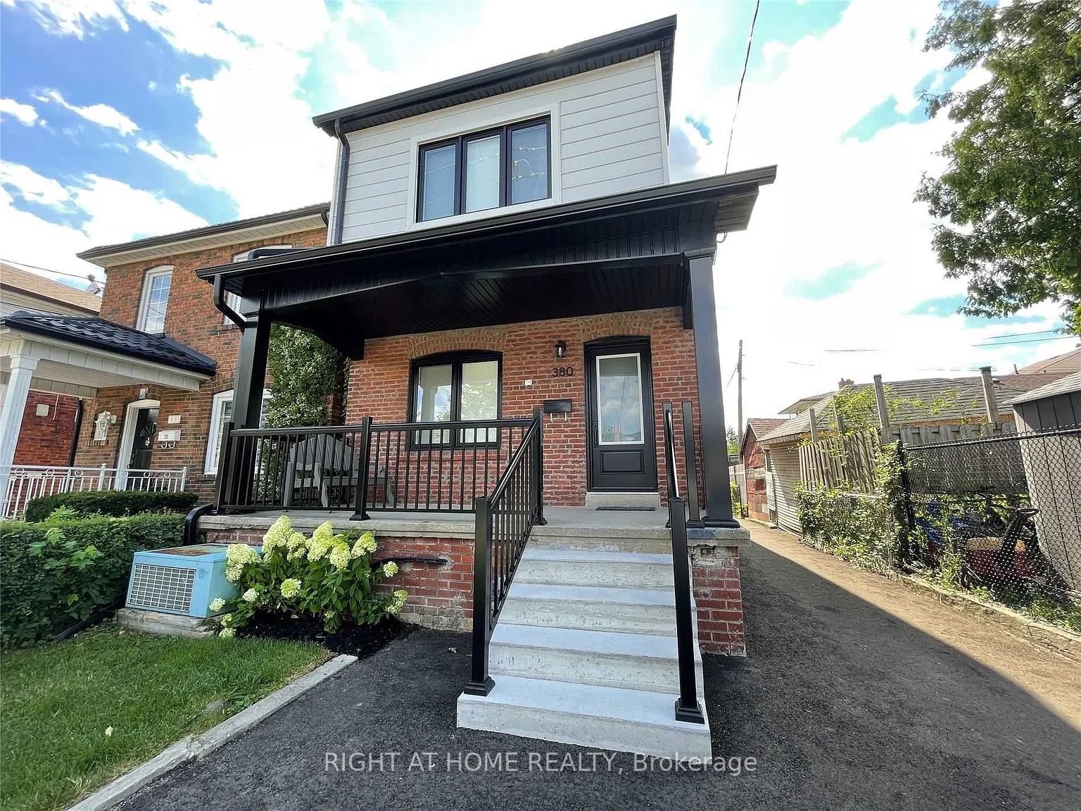 Upper-380 Northcliffe Boulevard, Toronto, ON, M6E 3L1