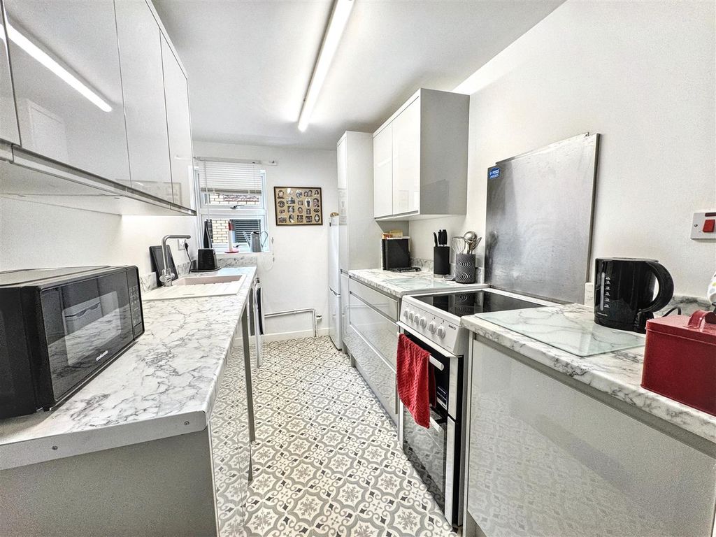 Additional image 7 of 2 bed flat for saleCwrt Pencraig, Newport NP20