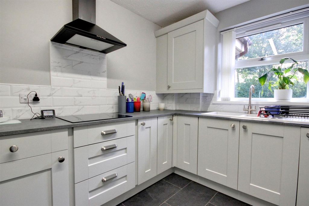 Additional image 13 of 2 bed flat for saleTudor Court, Beverley Road, Willerby, Hull HU10