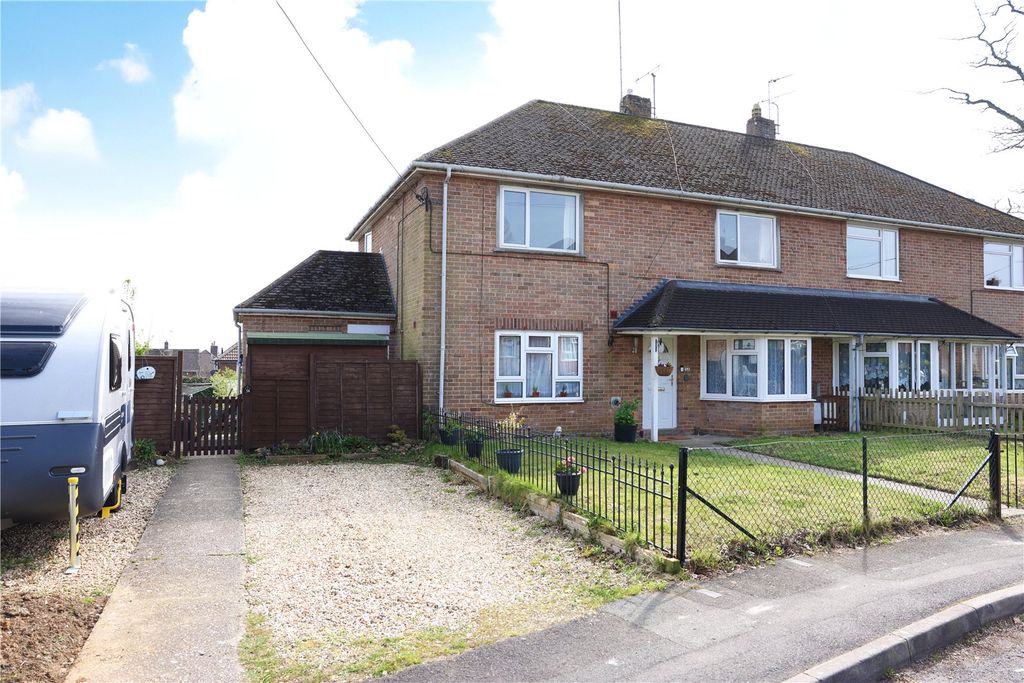2 bed flat for saleBalsam Fields, Wincanton, Somerset BA9