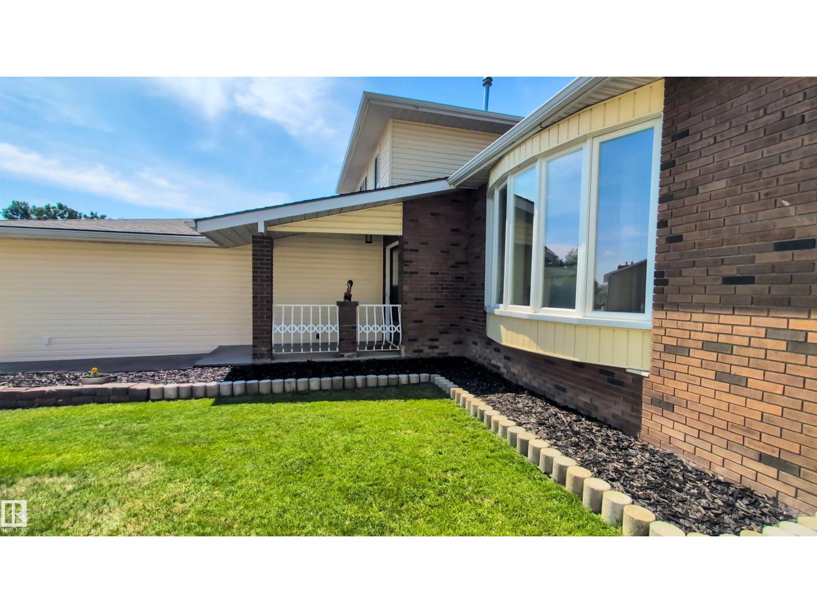 Additional image 5 of 2404 80 Street NW, Edmonton, AB, T6K3P6