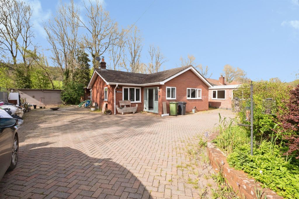 4 bed detached bungalow for saleThe Conifers, Pontrilas, Hereford HR2