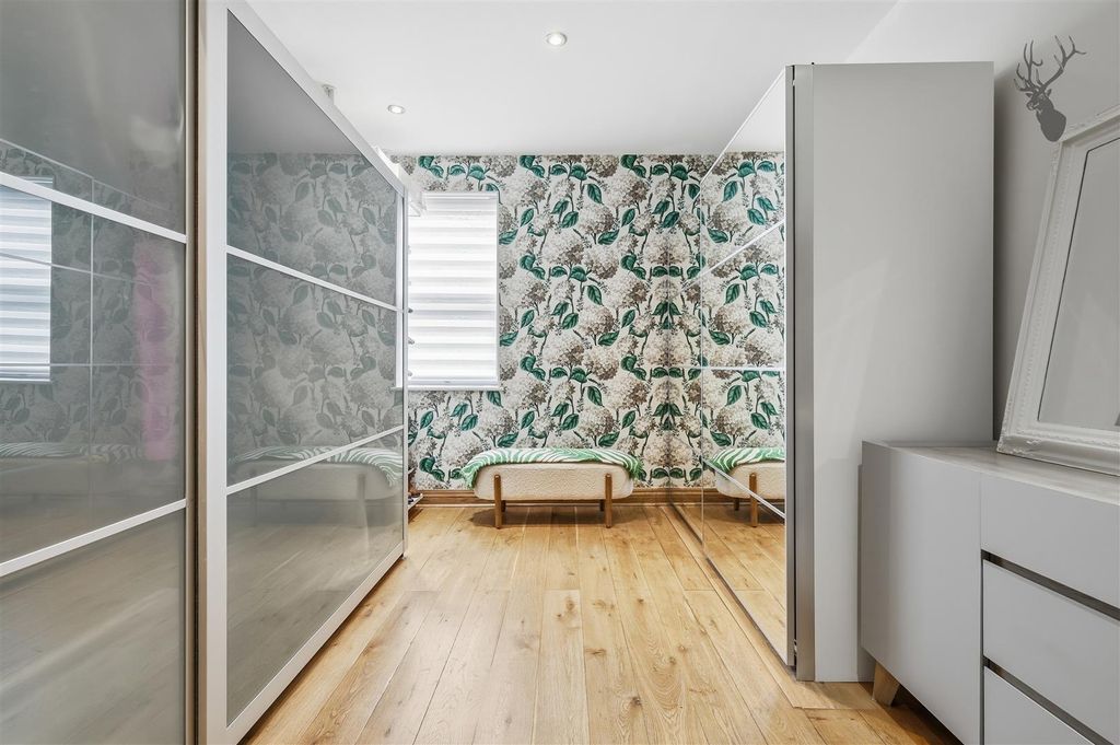 Additional image 18 of 5 bed semi-detached house for saleWestbury Lane, Buckhurst Hill IG9