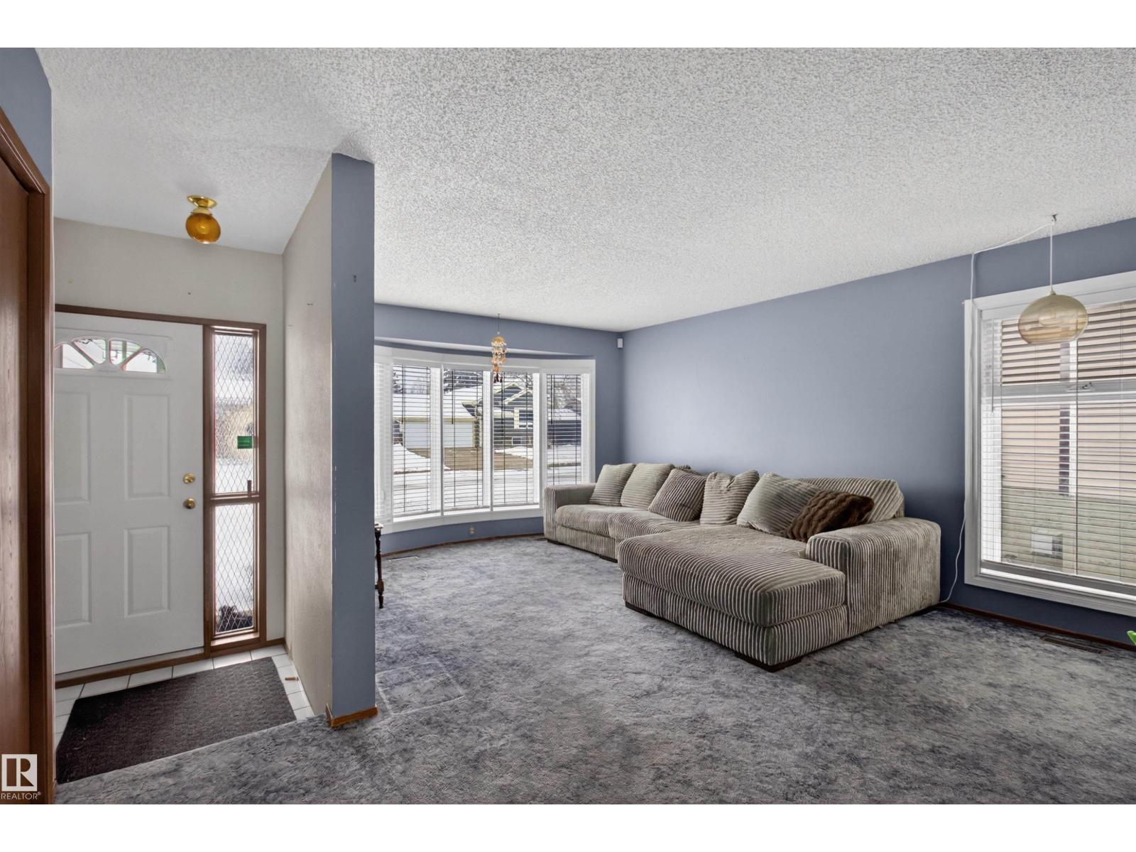 19 Howson Crescent NW, Edmonton, AB, T5A4T7 photo 3