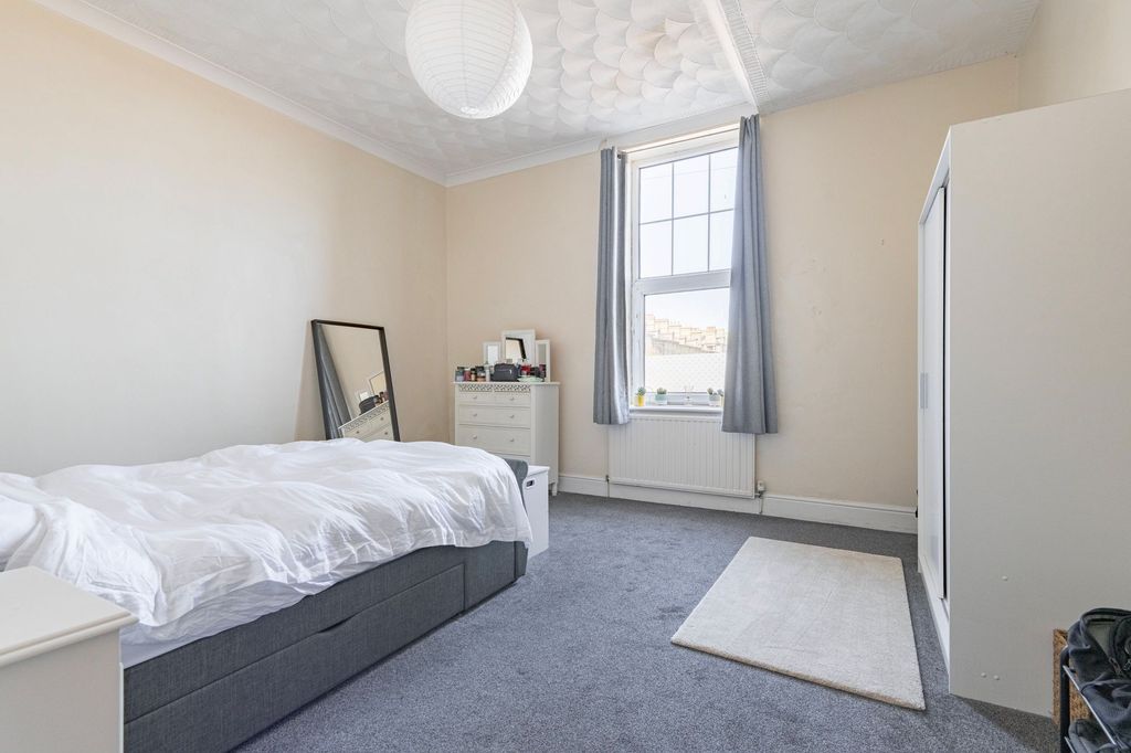 Additional image 7 of 1 bed flat for saleKirkley Cliff Road, Lowestoft NR33