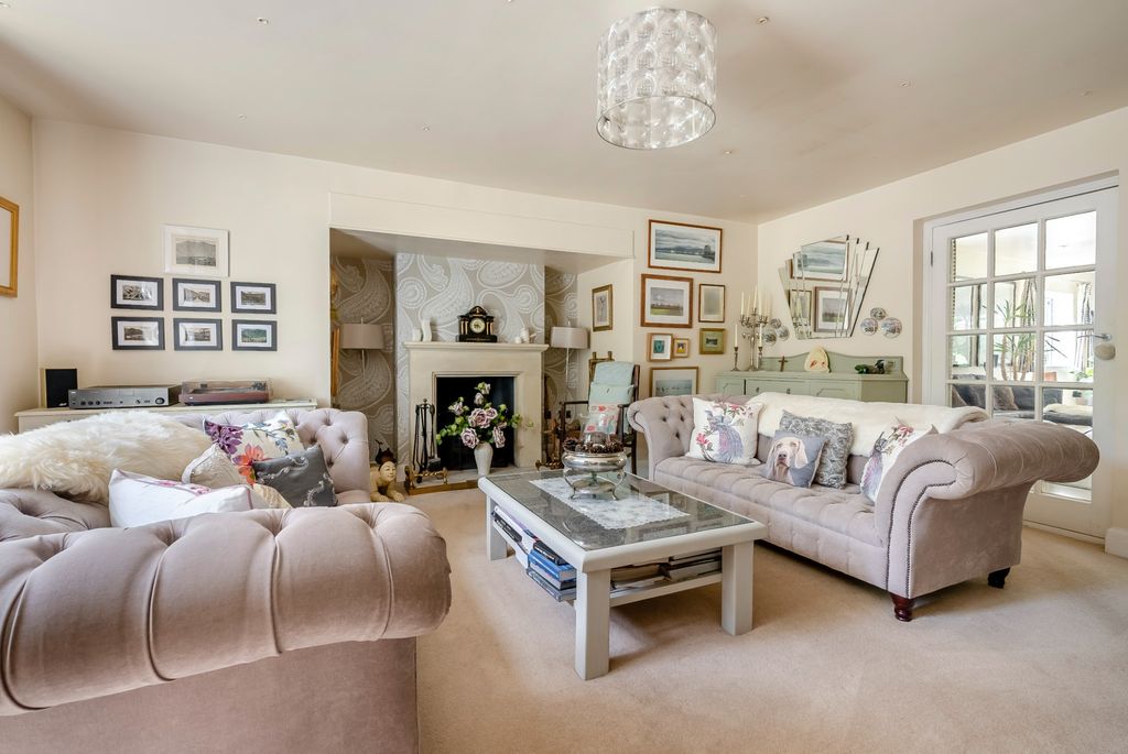 Additional image 4 of 6 bed detached house for saleBois Avenue, Chesham Bois, Amersham HP6