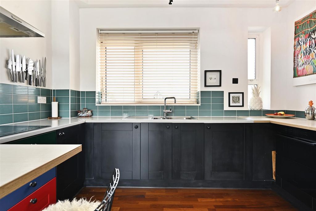 Additional image 22 of 3 bed flat for saleDe La Warr Parade, Bexhill-On-Sea TN40