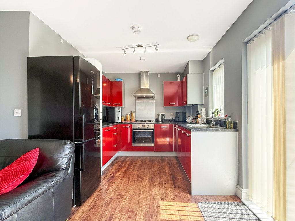 2 bed flat for saleThomas Way, Braintree CM7 photo 5