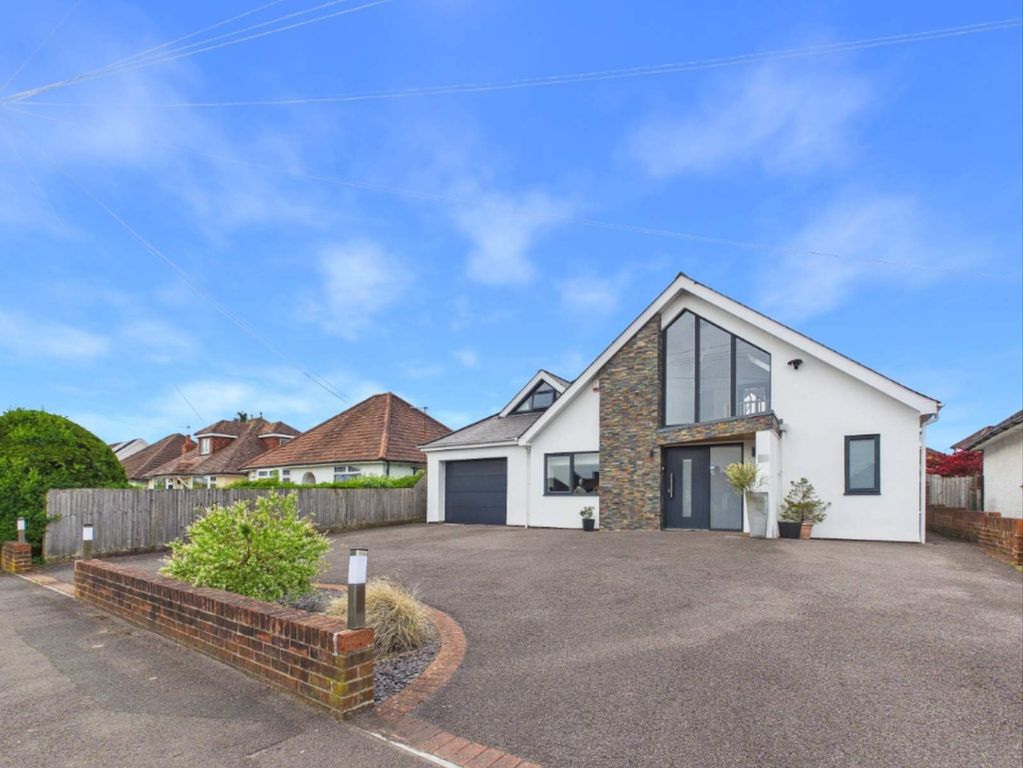3 bed detached house for saleTyn-Y-Parc Road, Rhiwbina, Cardiff. CF14