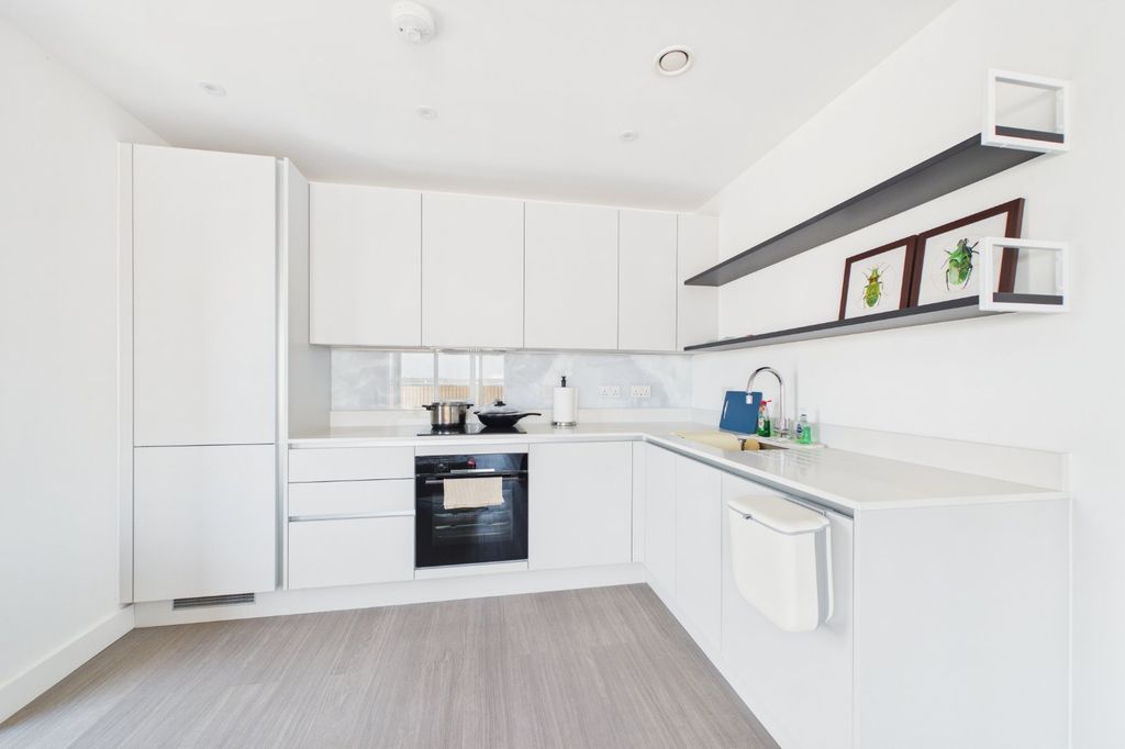 Additional image 4 of 2 bed flat for saleFlagstaff Road, Reading, Berkshire RG2