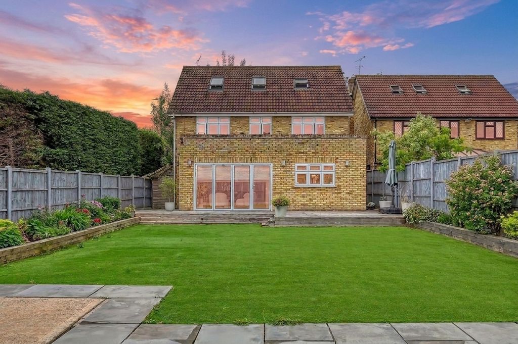 5 bed detached house for salePound Lane North, Laindon SS15