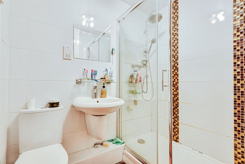 Additional image 8 of 2 bed flat for saleMeadow Way, Carterton OX18