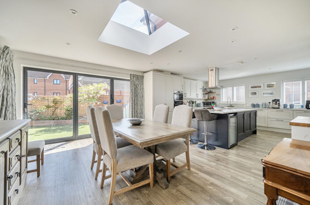 Additional image 2 of 3 bed detached house for saleQuiller Avenue, Arborfield Green, Reading, Berkshire RG2