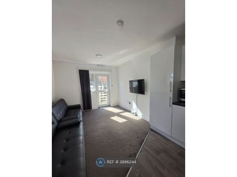 Pen-Y-Wain Road, Cardiff CF24, Room to rent