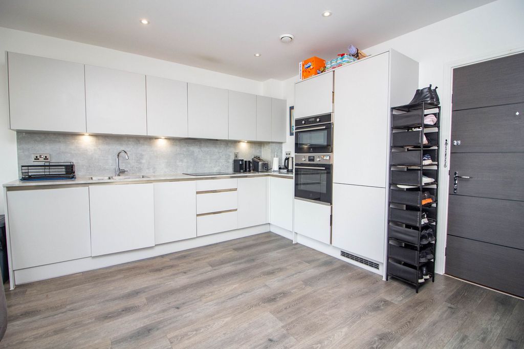 Additional image 6 of 2 bed flat for saleOxhey Drive, South Oxhey, Watford WD19