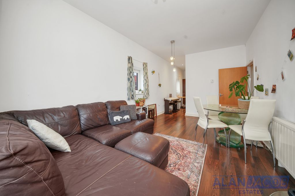 Additional image 5 of 2 bed flat for saleDerwent Court, Riverside Close, Romford RM1