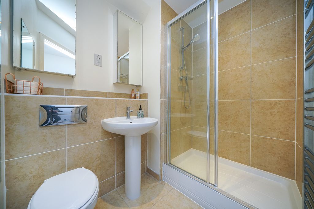Additional image 13 of 2 bed flat for saleStag Lane, Berkhamsted HP4