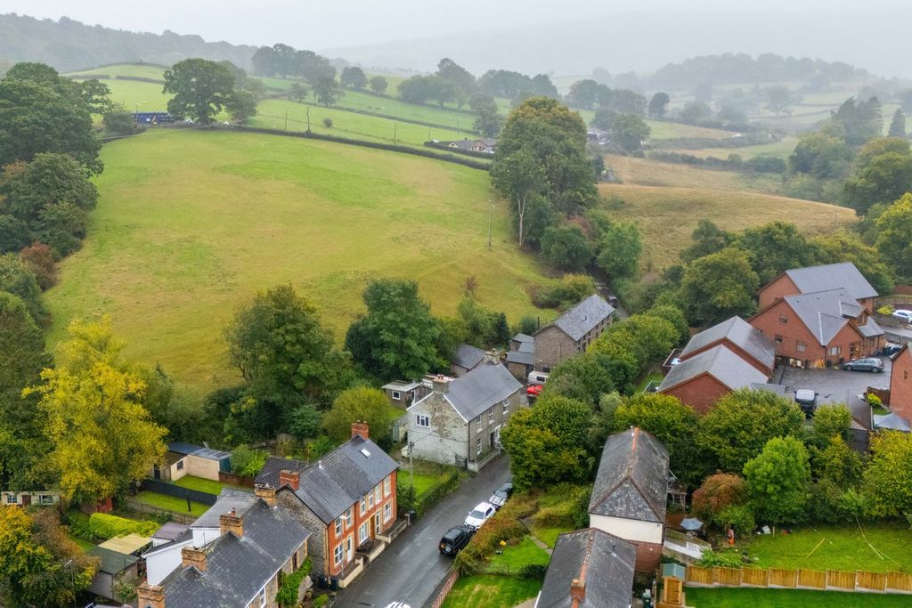 3 bed semi-detached house for saleNewry Road, Builth Wells LD2