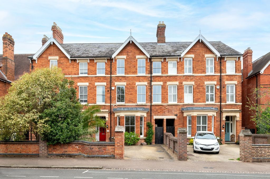 6 bed town house for saleLansdowne Road, Bedford MK40