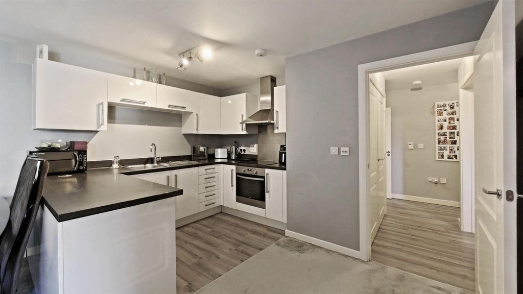 Additional image 4 of 2 bed flat for saleLittle Brights Road, Belvedere DA17
