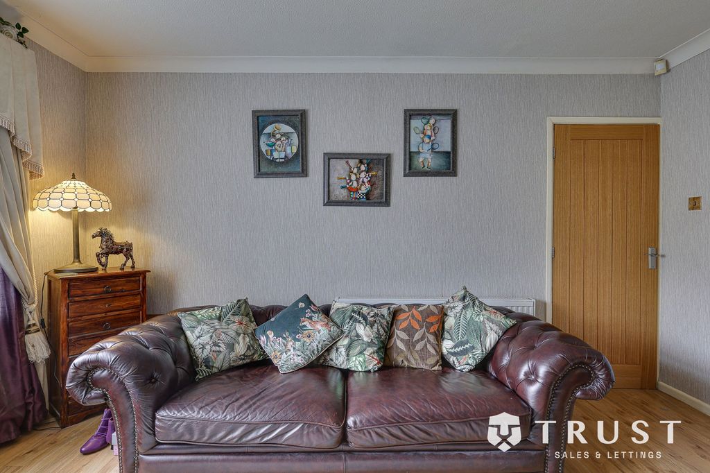Additional image 9 of 3 bed semi-detached house for saleCarlinghow Lane, Batley WF17