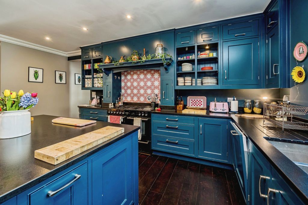 Additional image 6 of 7 bed detached house for saleKings Road, Berkhamsted HP4