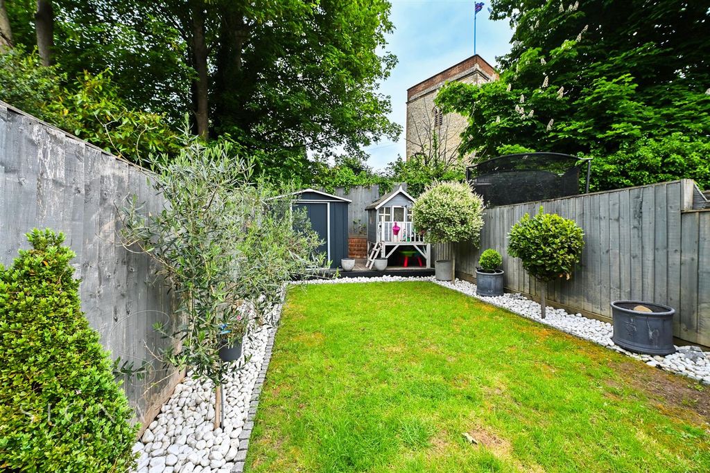 Additional image 17 of 4 bed town house for saleSt. Lawrence Close, Abbots Langley WD5