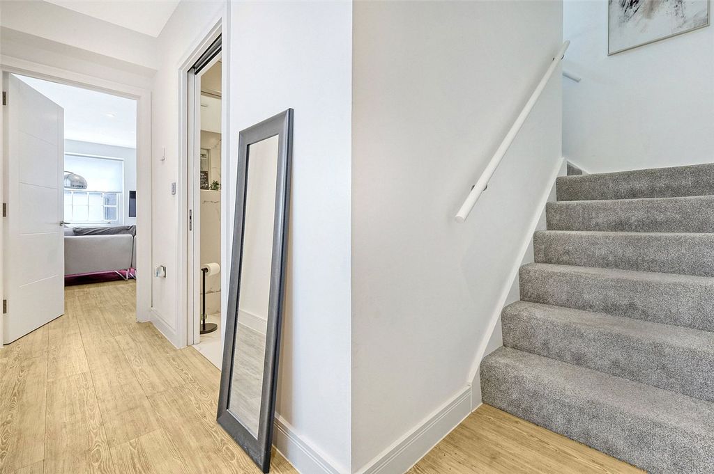 Additional image 7 of 2 bed flat for saleChapel Street, Billericay CM12