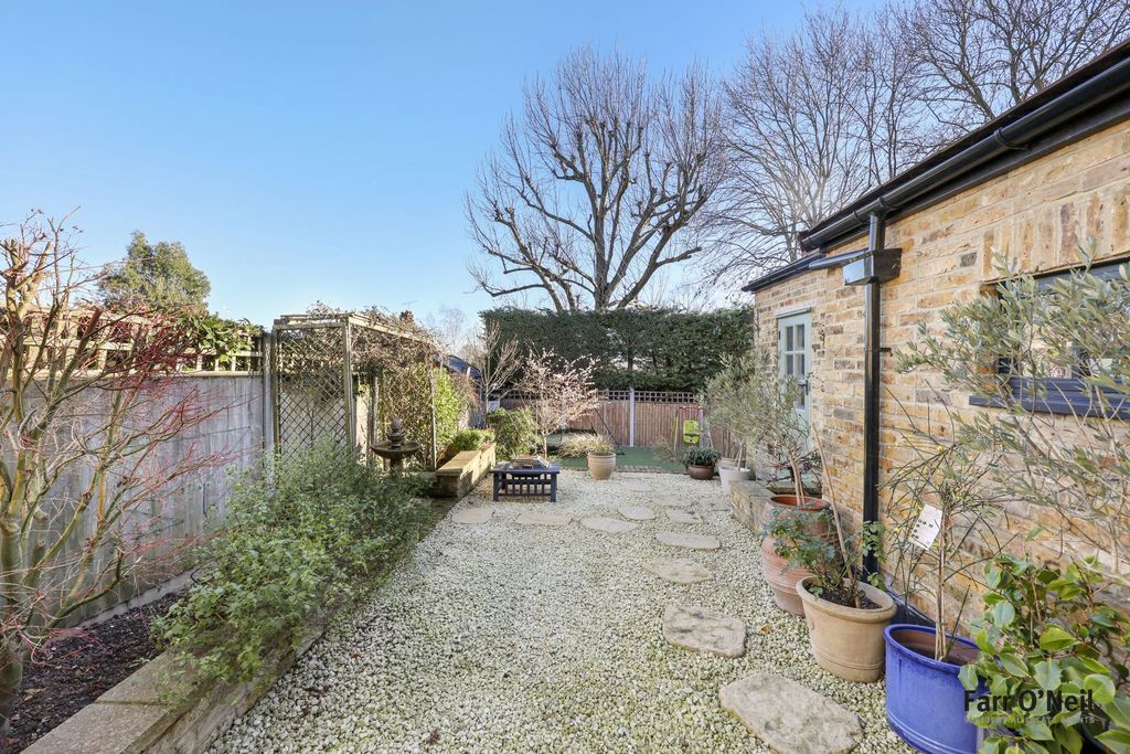 Additional image 4 of 4 bed semi-detached house for saleRussell Road, Buckhurst Hill IG9