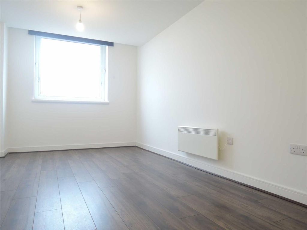 1 bed flat for saleWaterfront West, Brierley Hill, West Midlands DY5 photo 3