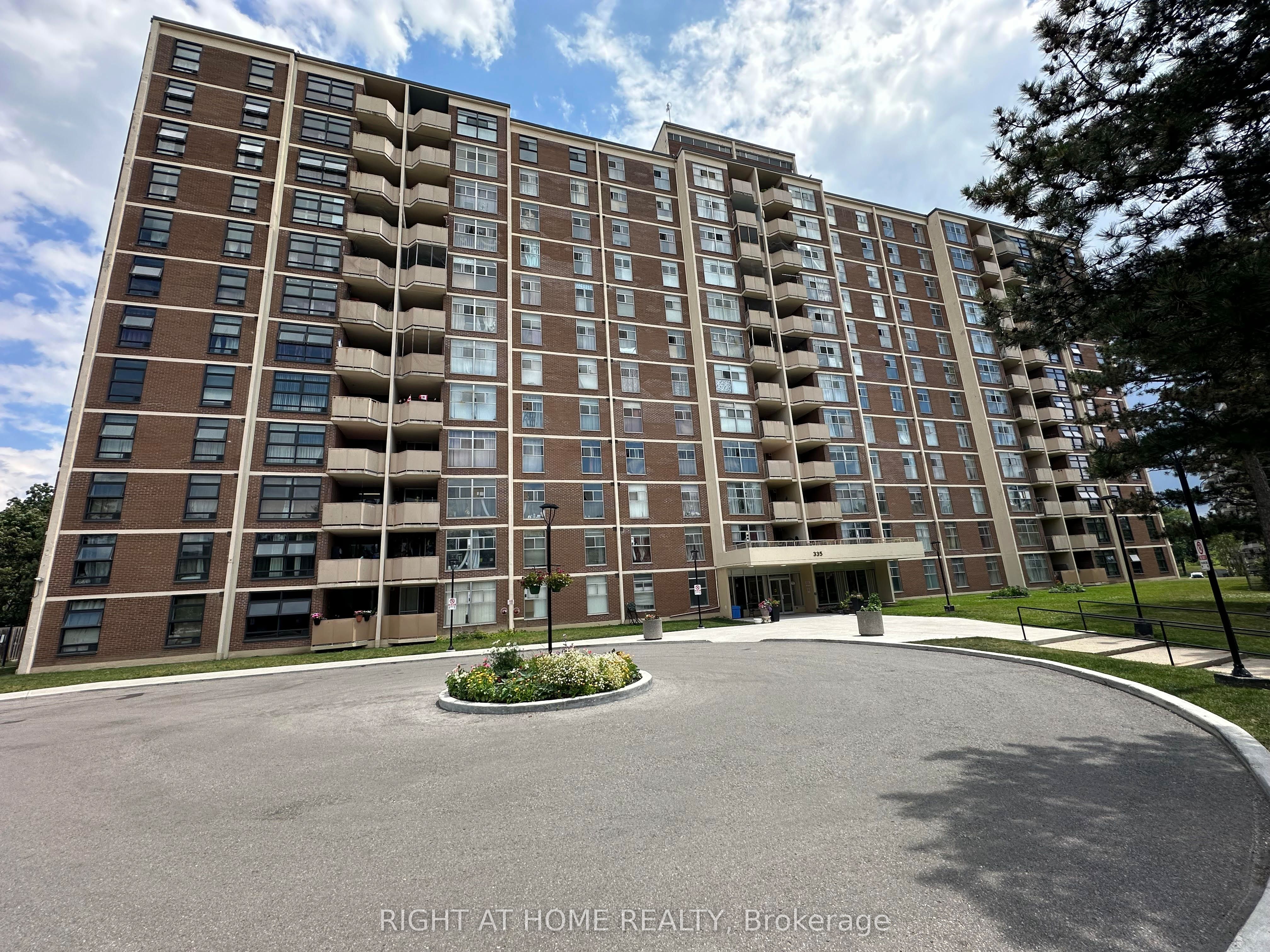 211-335 Driftwood Avenue, Toronto, ON, M3N 2P3