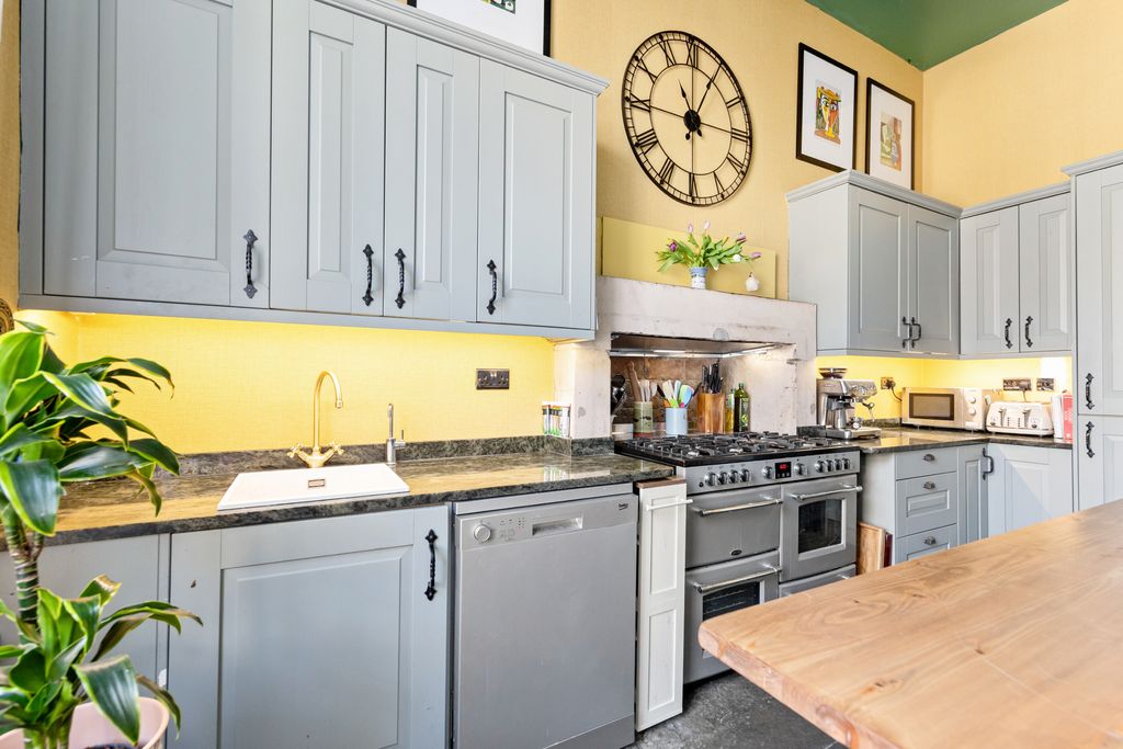 Additional image 8 of 4 bed flat for sale6 (2F1), Cambridge Street, West End, Edinburgh EH1