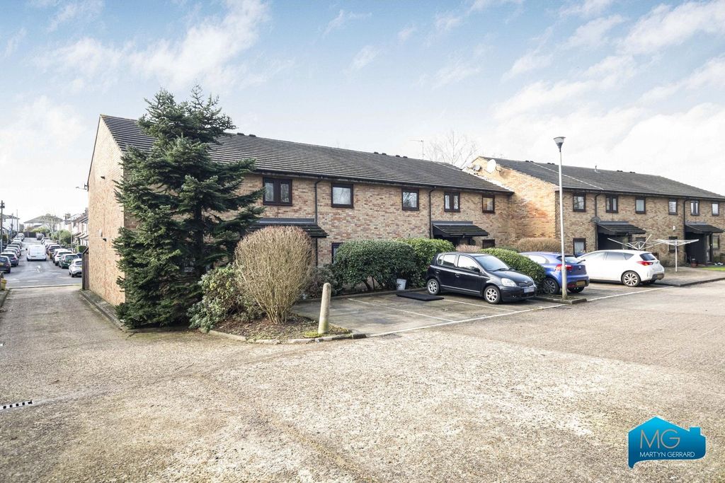 1 bed maisonette for salePuller Road, High Barnet, Hertfordshire EN5