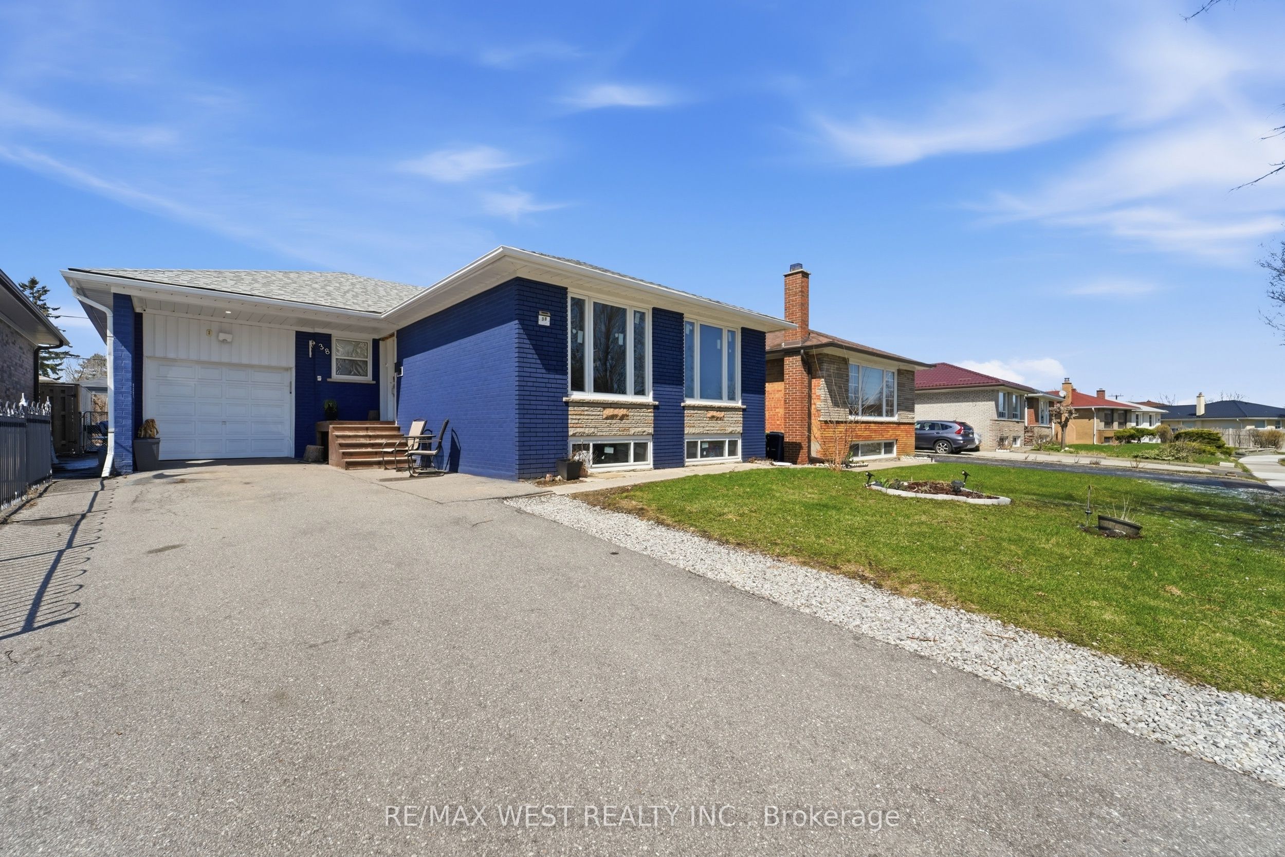 Additional image 4 of 38 Bridesburg Drive, Toronto, ON, M9R 2K8