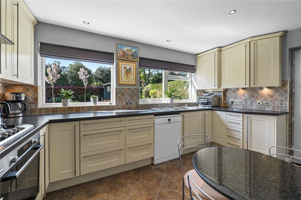4 bed detached house for saleMatching Lane, Bishop's Stortford, Hertfordshire CM23 photo 2