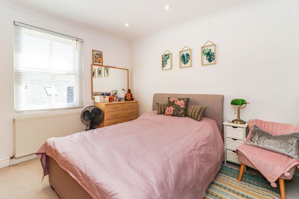 Additional image 4 of 1 bed flat for saleMallard Road, Abbots Langley WD5
