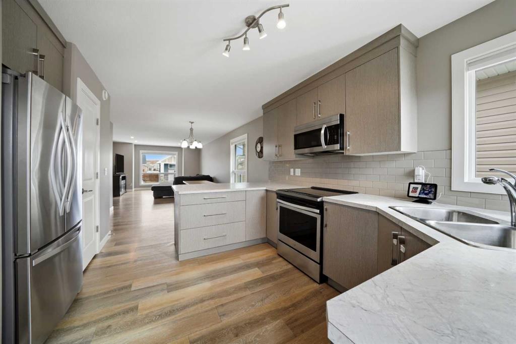 Additional image 6 of 226 Livingston Close, Red Deer, AB, T4R 0S8