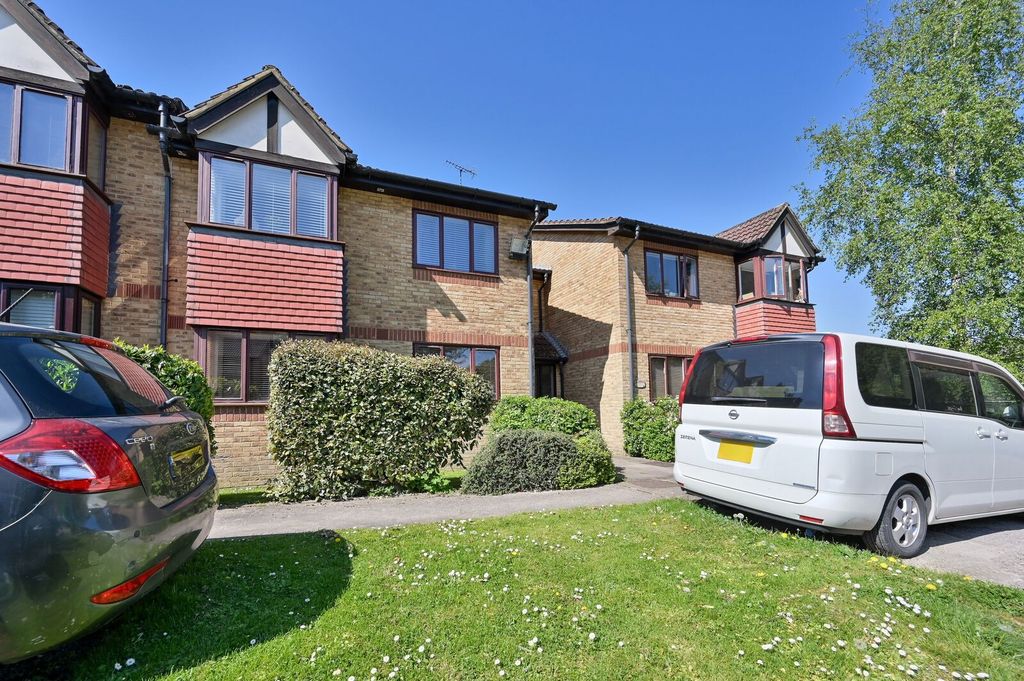 1 bed flat for saleThe Hideaway, Watford, Abbots Langley WD5